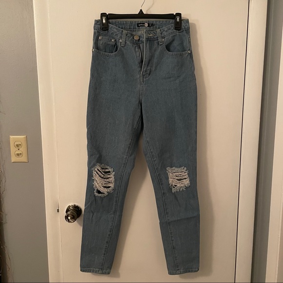 Boohoo High Rise Ripped Mom Jeans - Picture 5 of 5